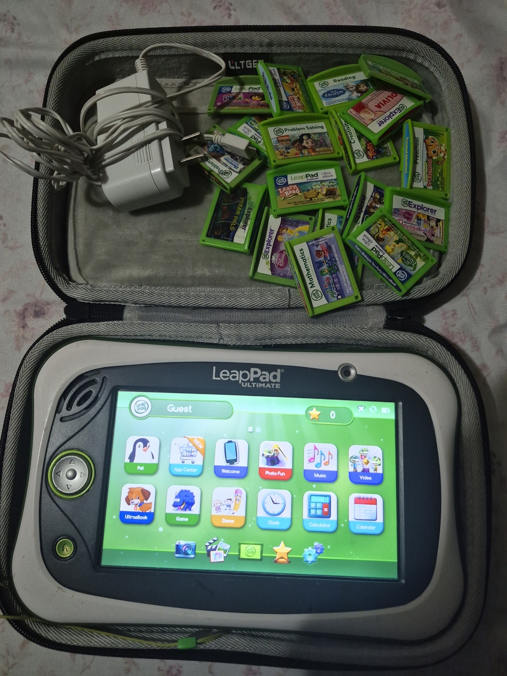 LeapPad Ultimate Kids Learning Tablet – White and Gray